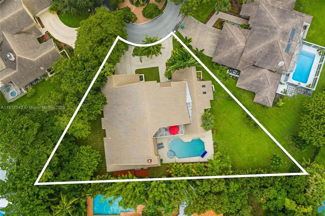 Recently Sold: $1,295,000 (7 beds, 4 baths, 5239 Square Feet)