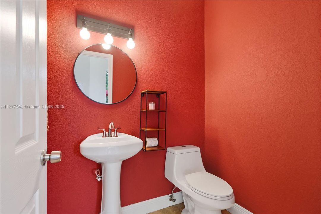 Recently Sold: $1,295,000 (7 beds, 4 baths, 5239 Square Feet)