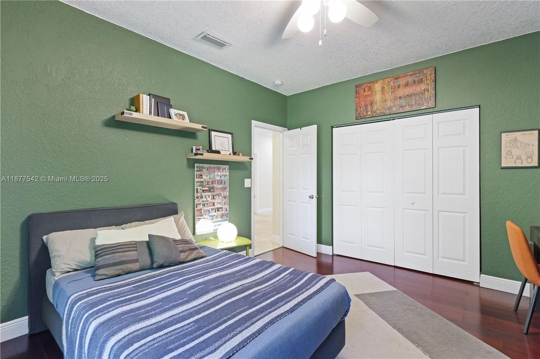 Recently Sold: $1,295,000 (7 beds, 4 baths, 5239 Square Feet)