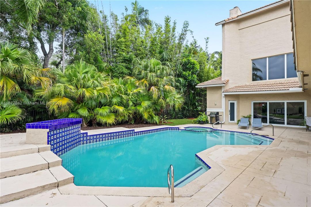 Recently Sold: $1,295,000 (7 beds, 4 baths, 5239 Square Feet)