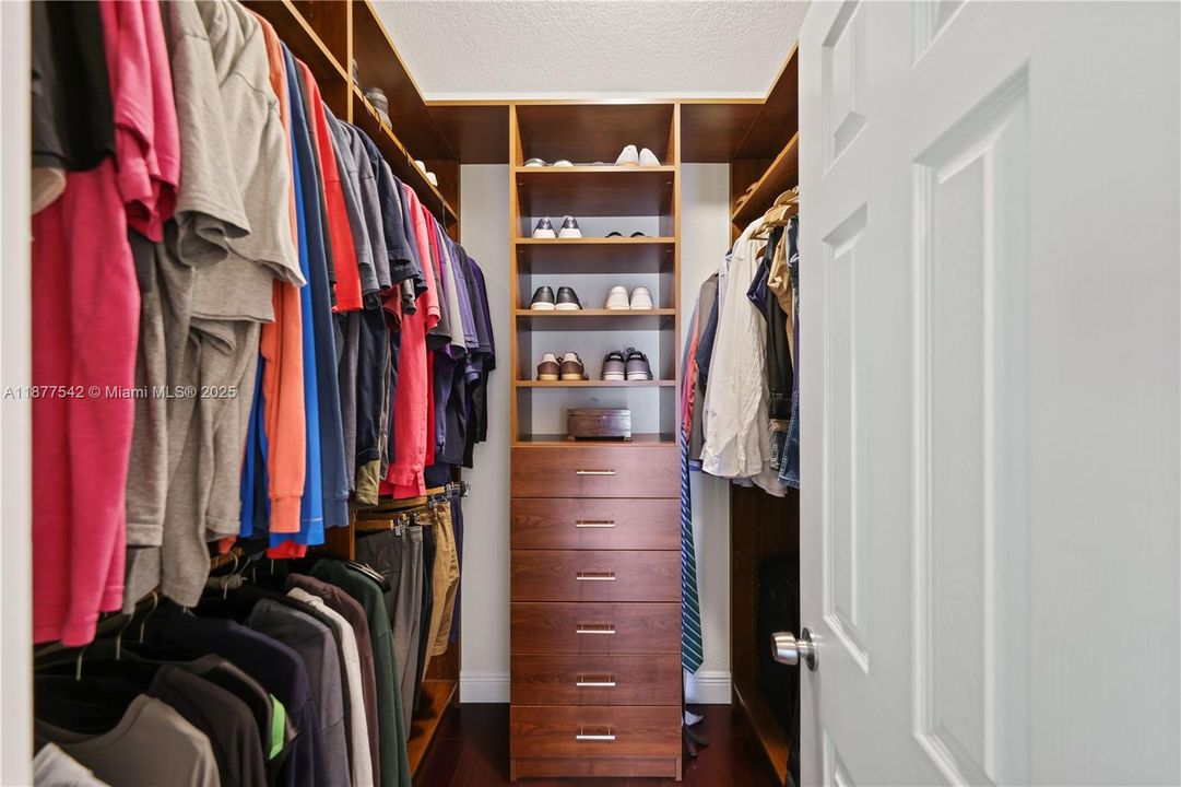 Recently Sold: $1,295,000 (7 beds, 4 baths, 5239 Square Feet)