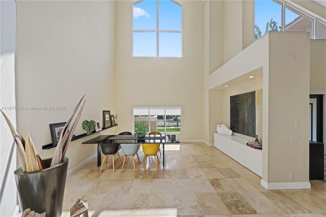 Recently Sold: $1,295,000 (7 beds, 4 baths, 5239 Square Feet)