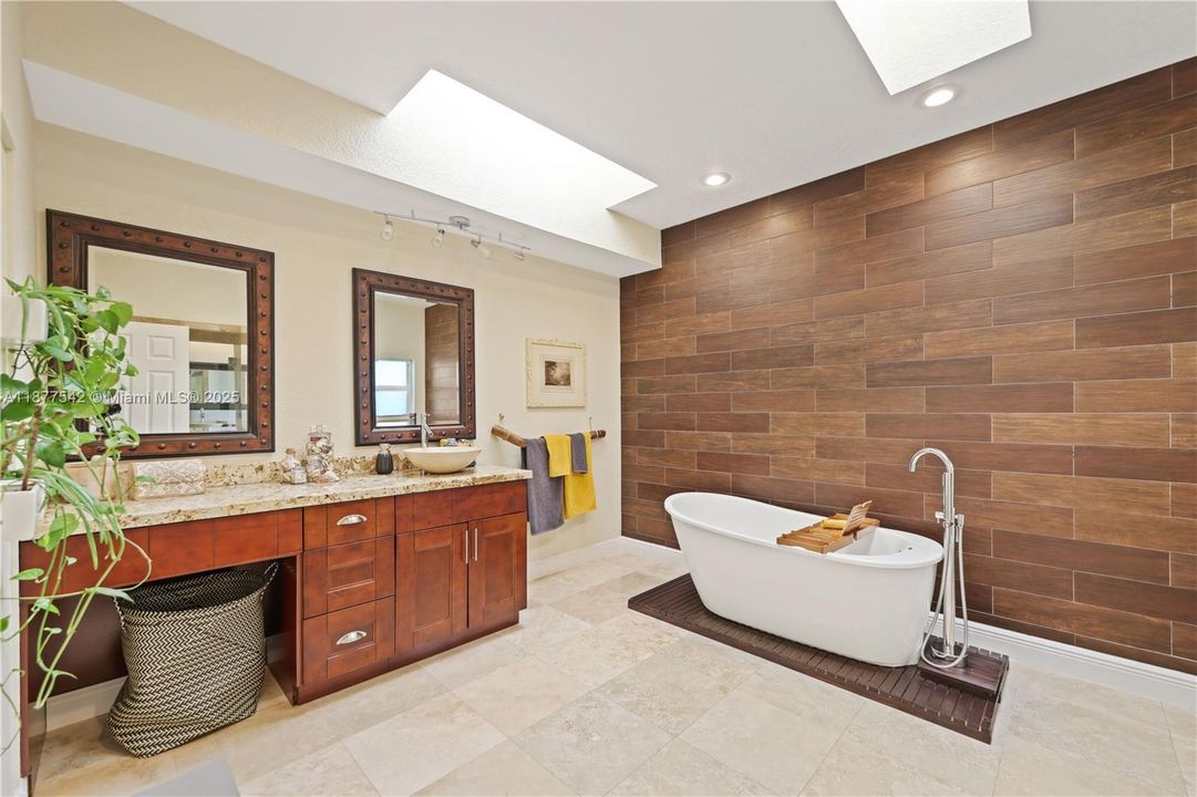 Recently Sold: $1,295,000 (7 beds, 4 baths, 5239 Square Feet)