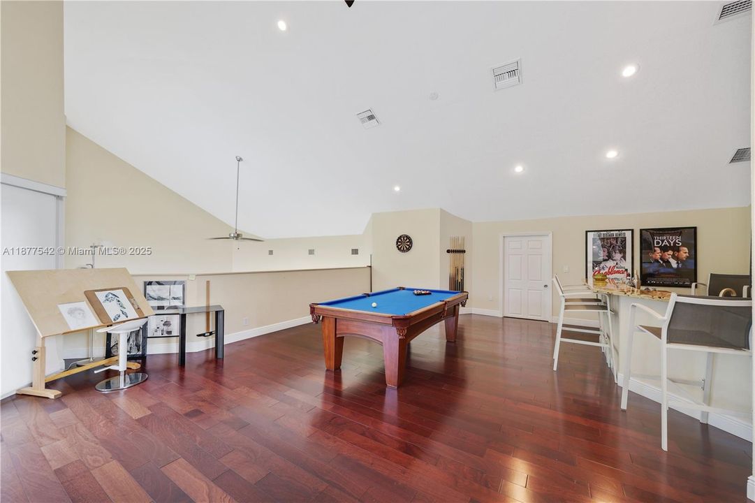 Recently Sold: $1,295,000 (7 beds, 4 baths, 5239 Square Feet)