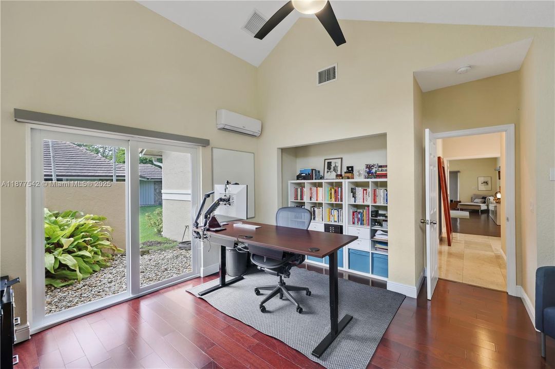 Recently Sold: $1,295,000 (7 beds, 4 baths, 5239 Square Feet)