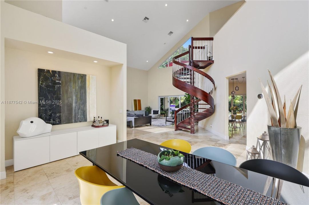 Recently Sold: $1,295,000 (7 beds, 4 baths, 5239 Square Feet)
