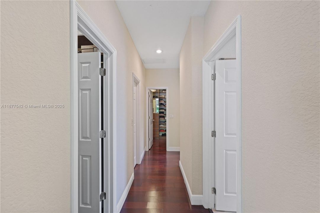 Recently Sold: $1,295,000 (7 beds, 4 baths, 5239 Square Feet)