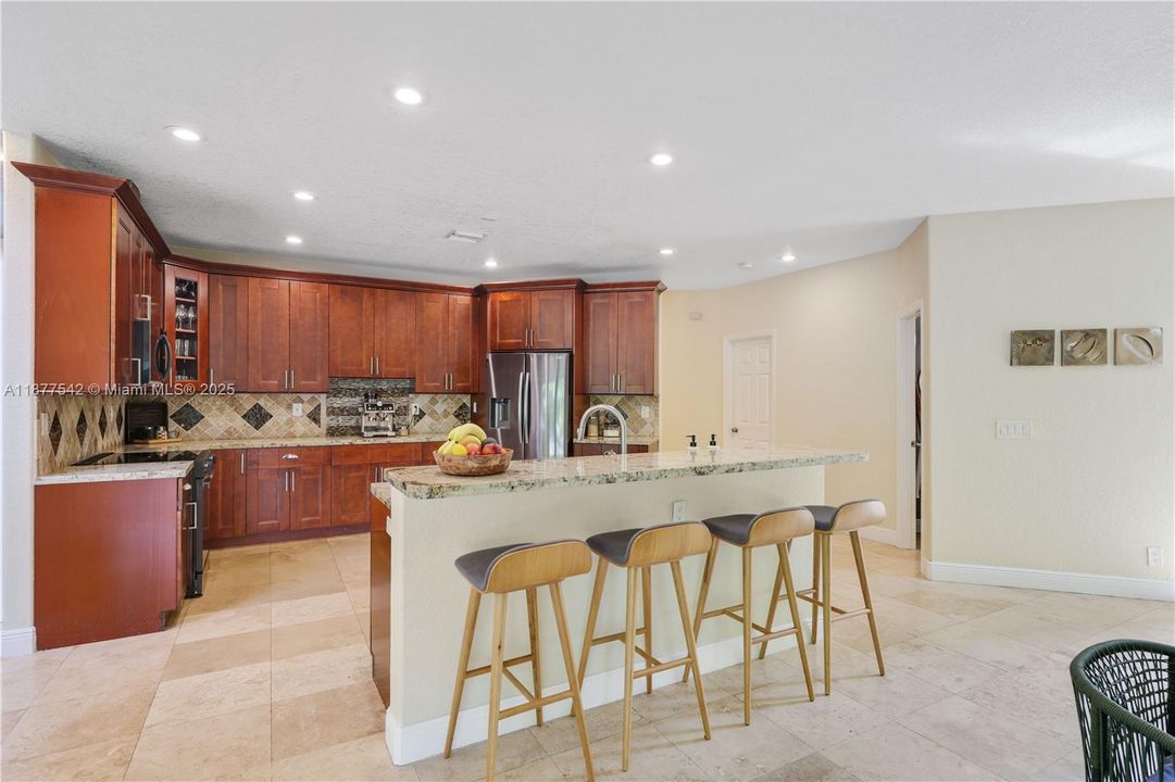 Recently Sold: $1,295,000 (7 beds, 4 baths, 5239 Square Feet)