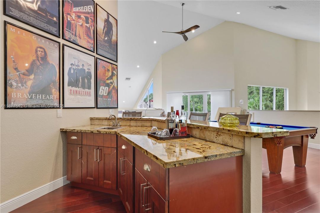 Recently Sold: $1,295,000 (7 beds, 4 baths, 5239 Square Feet)