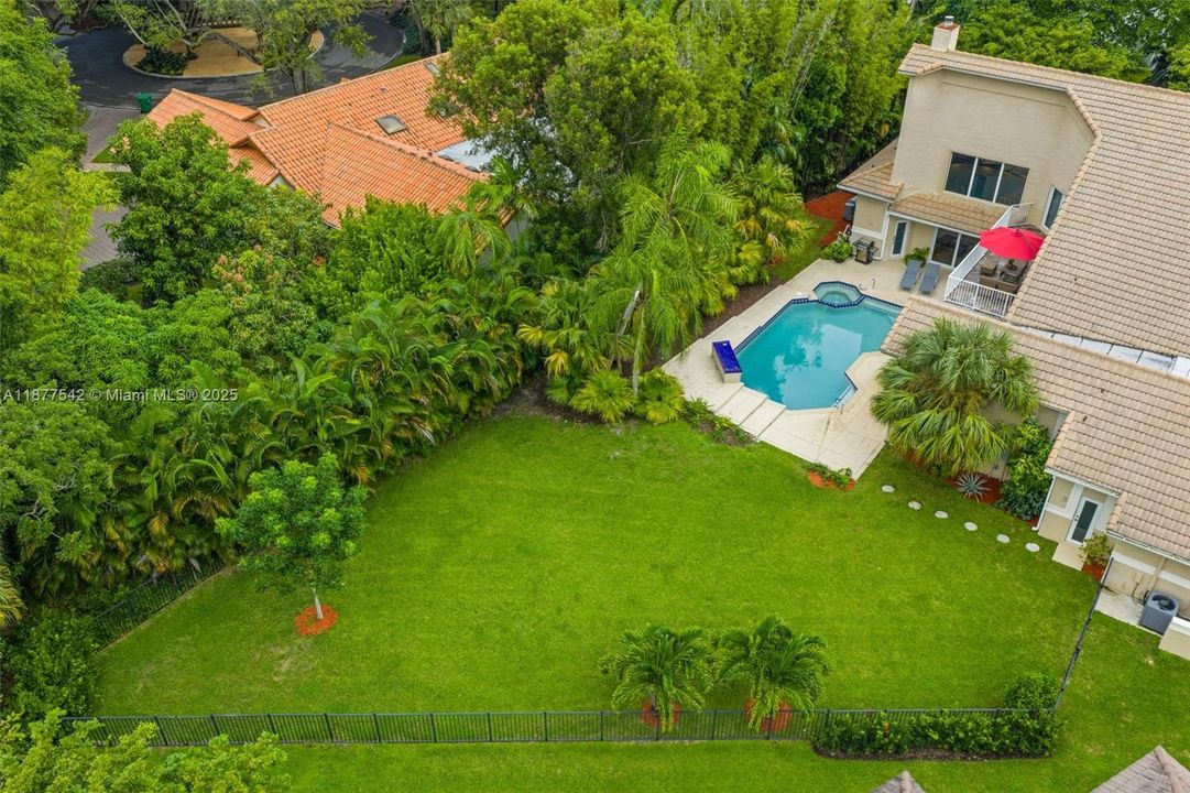 Recently Sold: $1,295,000 (7 beds, 4 baths, 5239 Square Feet)