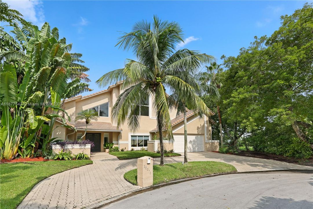 Recently Sold: $1,295,000 (7 beds, 4 baths, 5239 Square Feet)