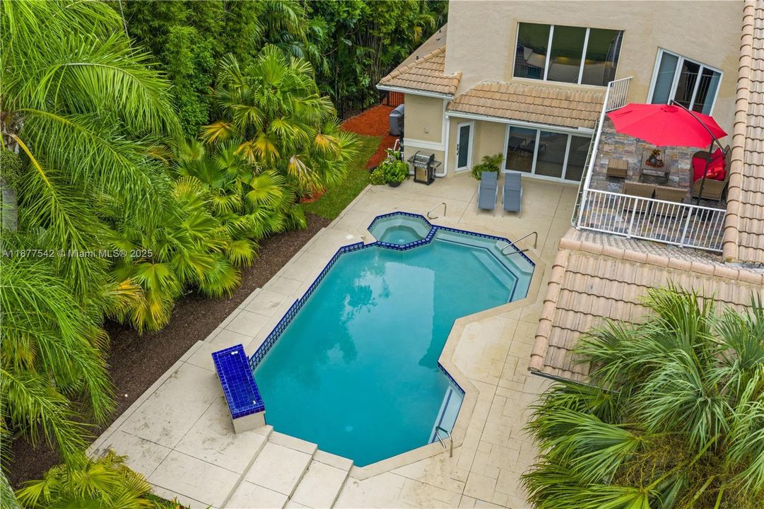 Recently Sold: $1,295,000 (7 beds, 4 baths, 5239 Square Feet)