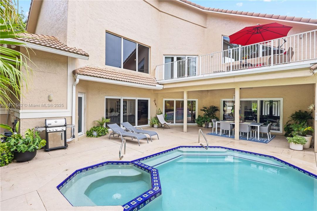 Recently Sold: $1,295,000 (7 beds, 4 baths, 5239 Square Feet)