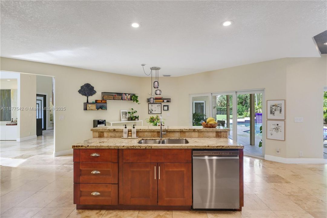 Recently Sold: $1,295,000 (7 beds, 4 baths, 5239 Square Feet)