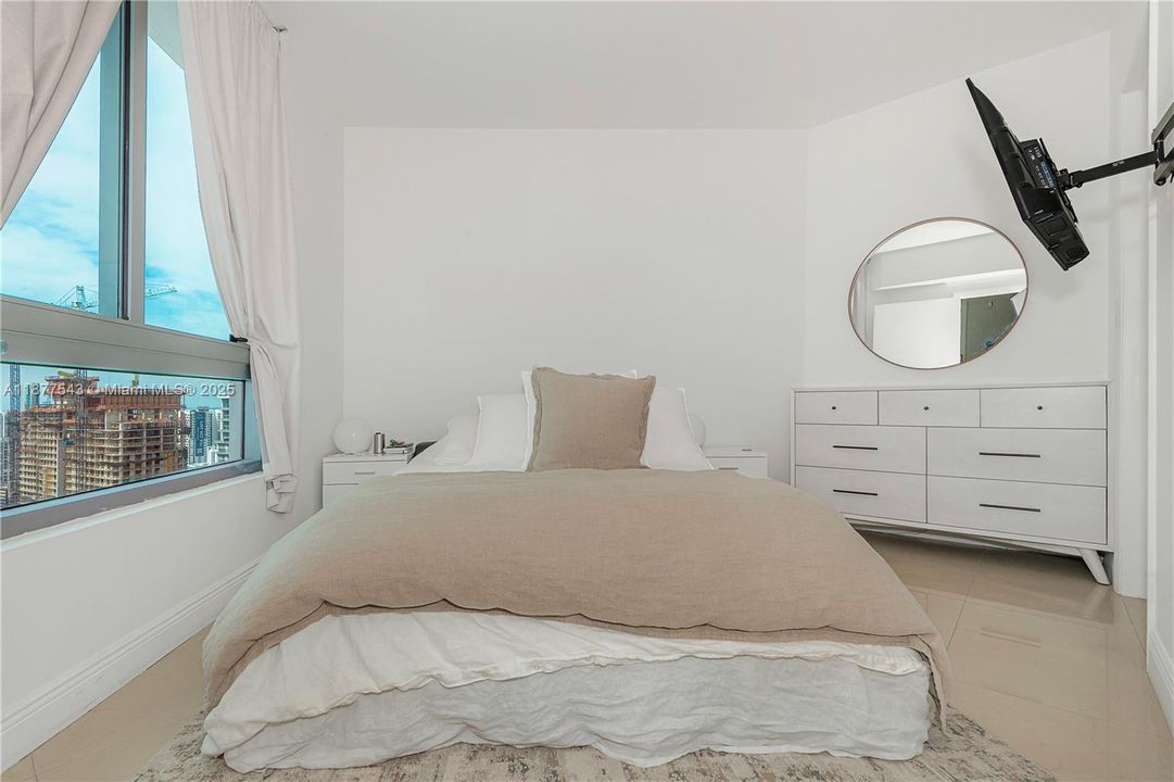 For Sale: $375,000 (1 beds, 1 baths, 768 Square Feet)