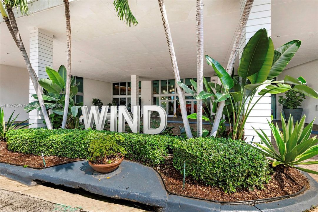 For Sale: $375,000 (1 beds, 1 baths, 768 Square Feet)