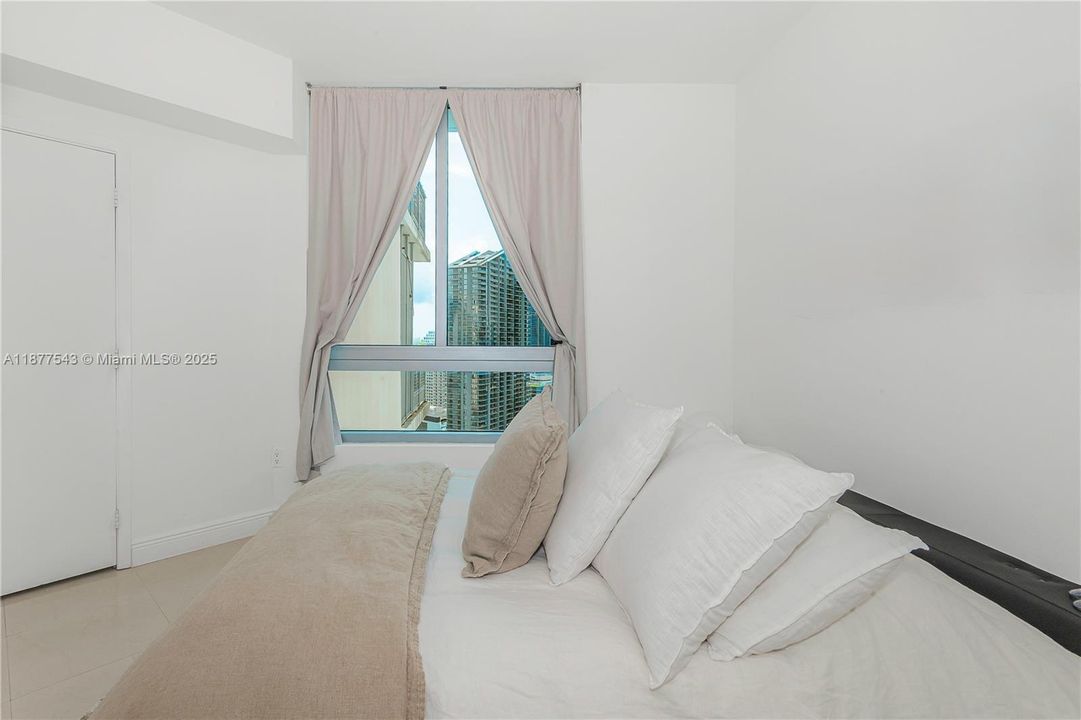 For Sale: $375,000 (1 beds, 1 baths, 768 Square Feet)