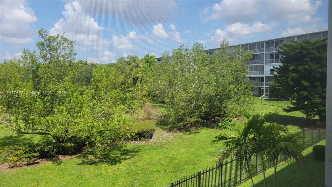 合同活跃: $170,000 (1 贝兹, 1 浴室, 775 平方英尺)