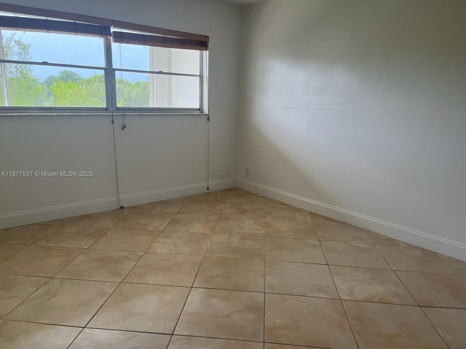 合同活跃: $170,000 (1 贝兹, 1 浴室, 775 平方英尺)