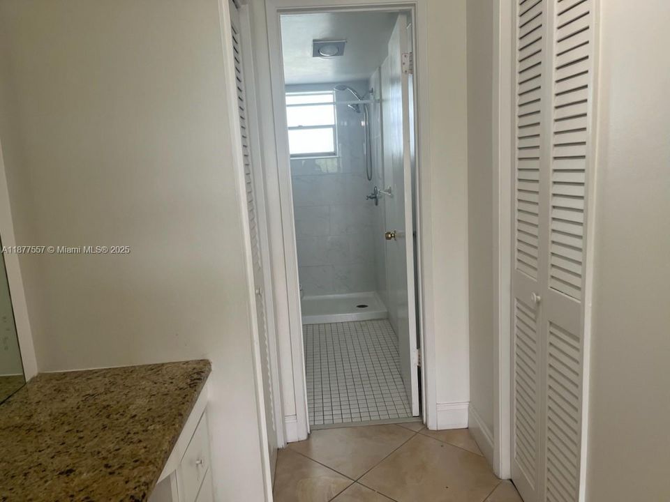 合同活跃: $170,000 (1 贝兹, 1 浴室, 775 平方英尺)