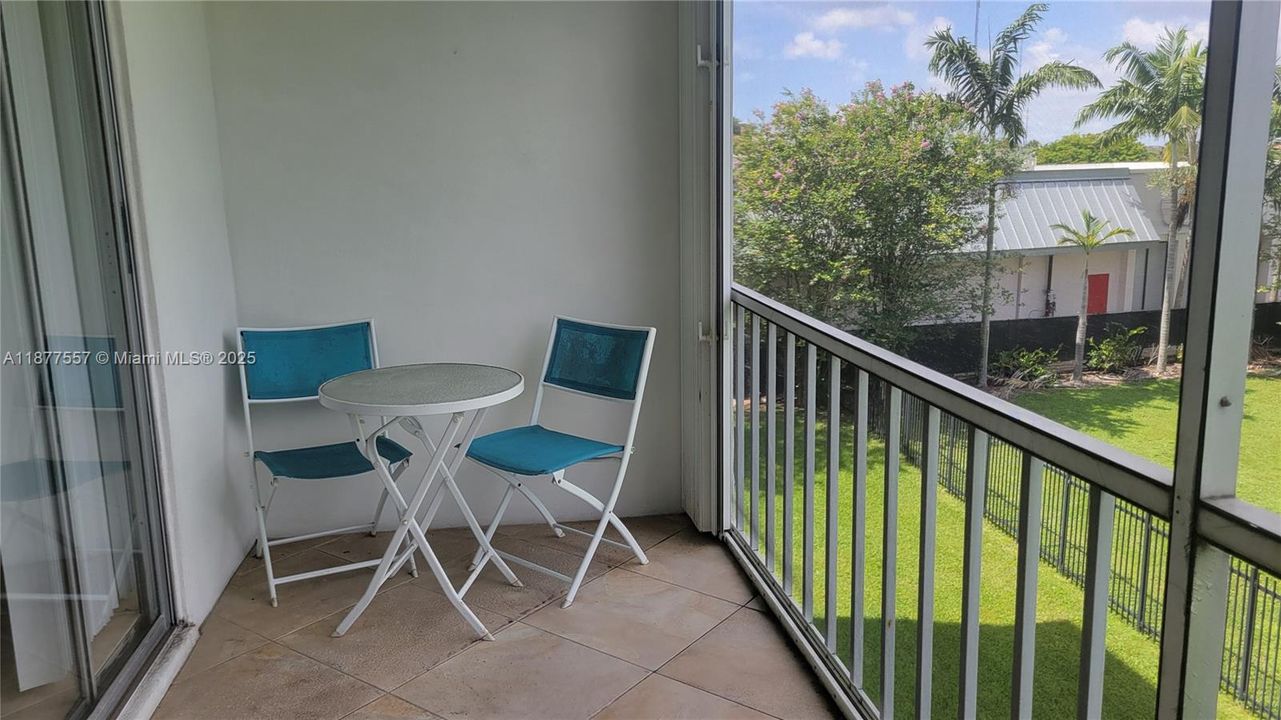 合同活跃: $170,000 (1 贝兹, 1 浴室, 775 平方英尺)