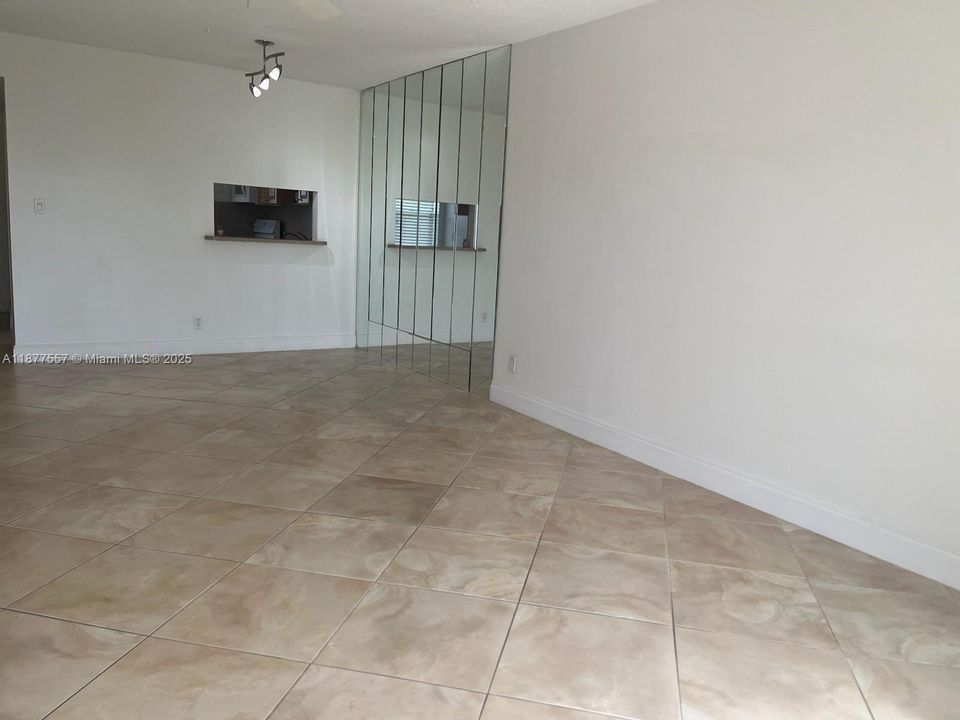 合同活跃: $170,000 (1 贝兹, 1 浴室, 775 平方英尺)