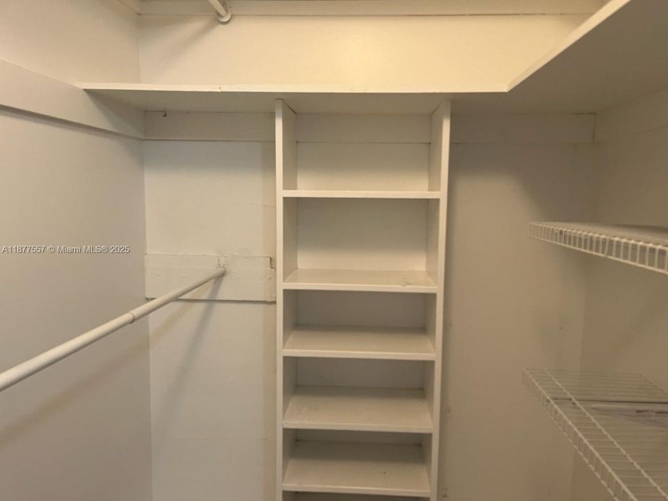 合同活跃: $170,000 (1 贝兹, 1 浴室, 775 平方英尺)