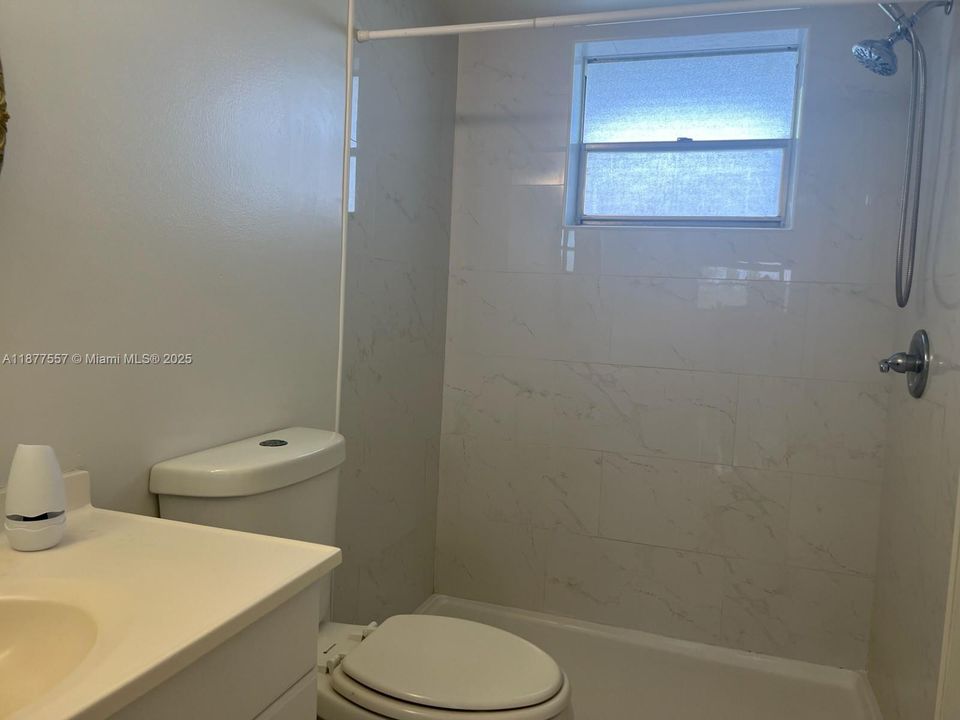 合同活跃: $170,000 (1 贝兹, 1 浴室, 775 平方英尺)