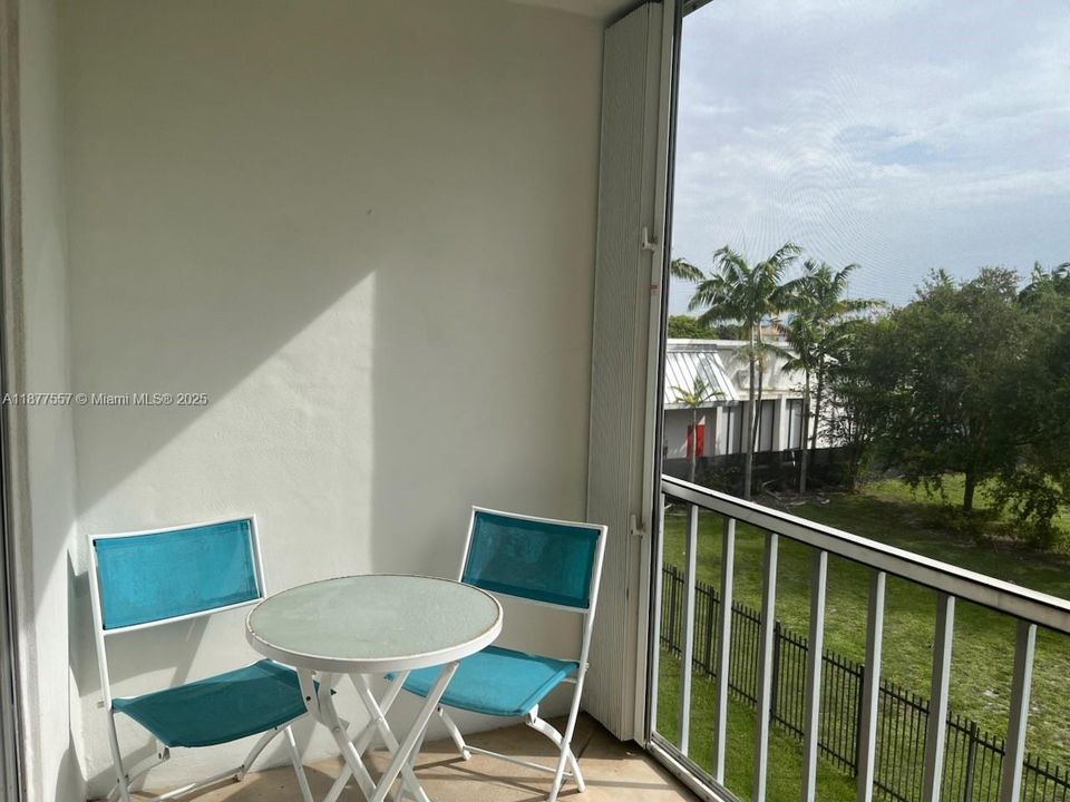 合同活跃: $170,000 (1 贝兹, 1 浴室, 775 平方英尺)