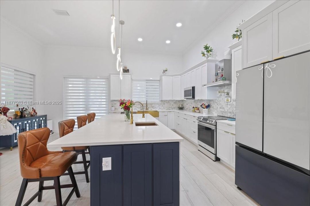 For Sale: $664,900 (4 beds, 3 baths, 2518 Square Feet)