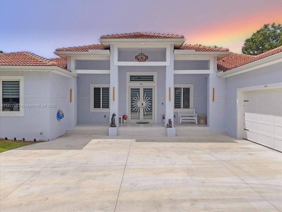 For Sale: $664,900 (4 beds, 3 baths, 2518 Square Feet)