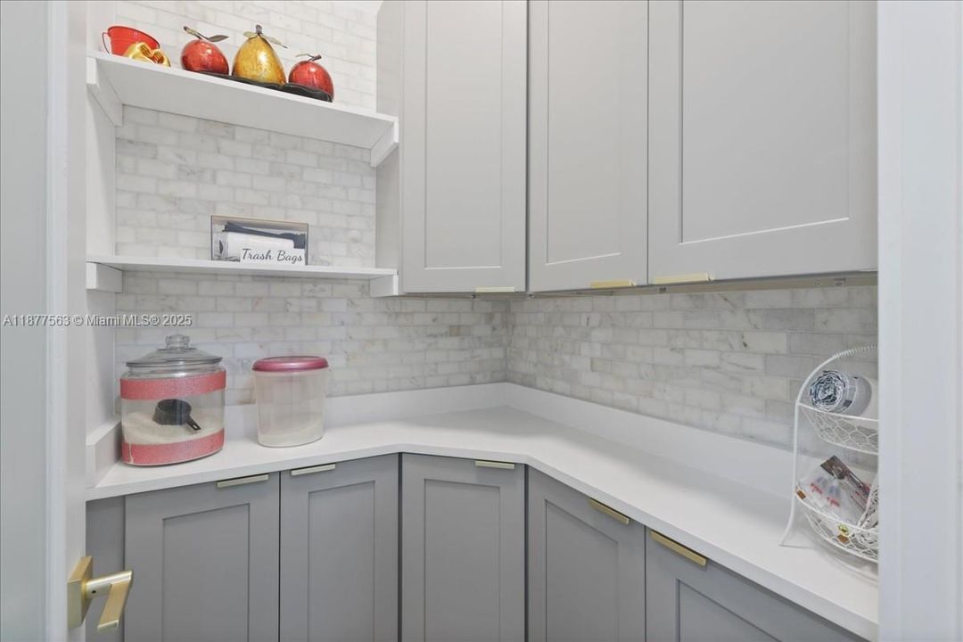 For Sale: $664,900 (4 beds, 3 baths, 2518 Square Feet)