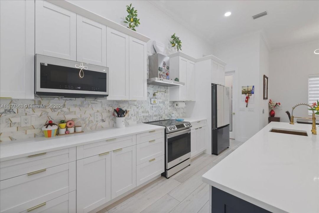 For Sale: $664,900 (4 beds, 3 baths, 2518 Square Feet)