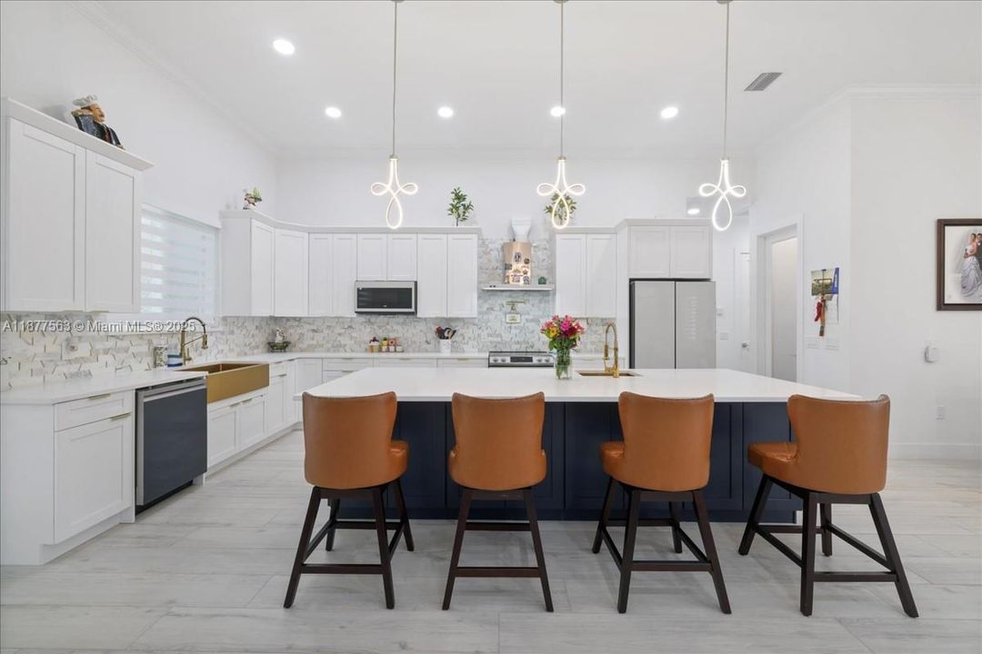 For Sale: $664,900 (4 beds, 3 baths, 2518 Square Feet)