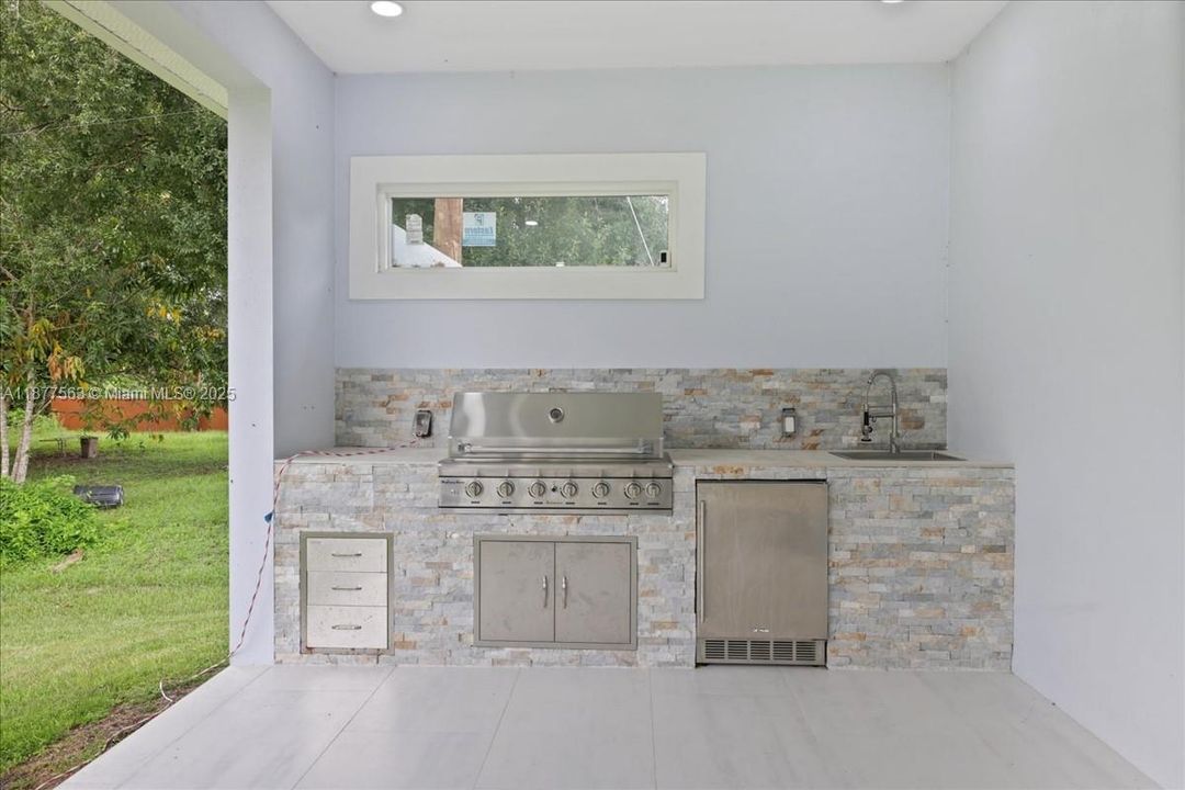 For Sale: $664,900 (4 beds, 3 baths, 2518 Square Feet)