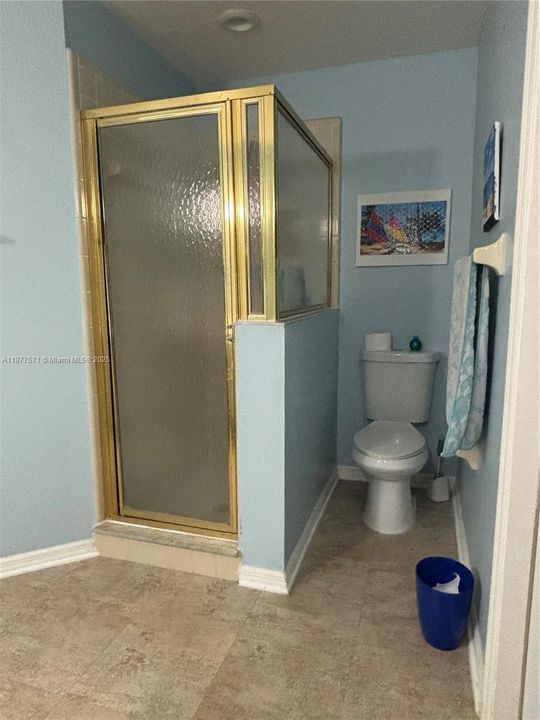 Под контрактом: $415,000 (4 спален, 2 ванн, 1912 Квадратных фут)