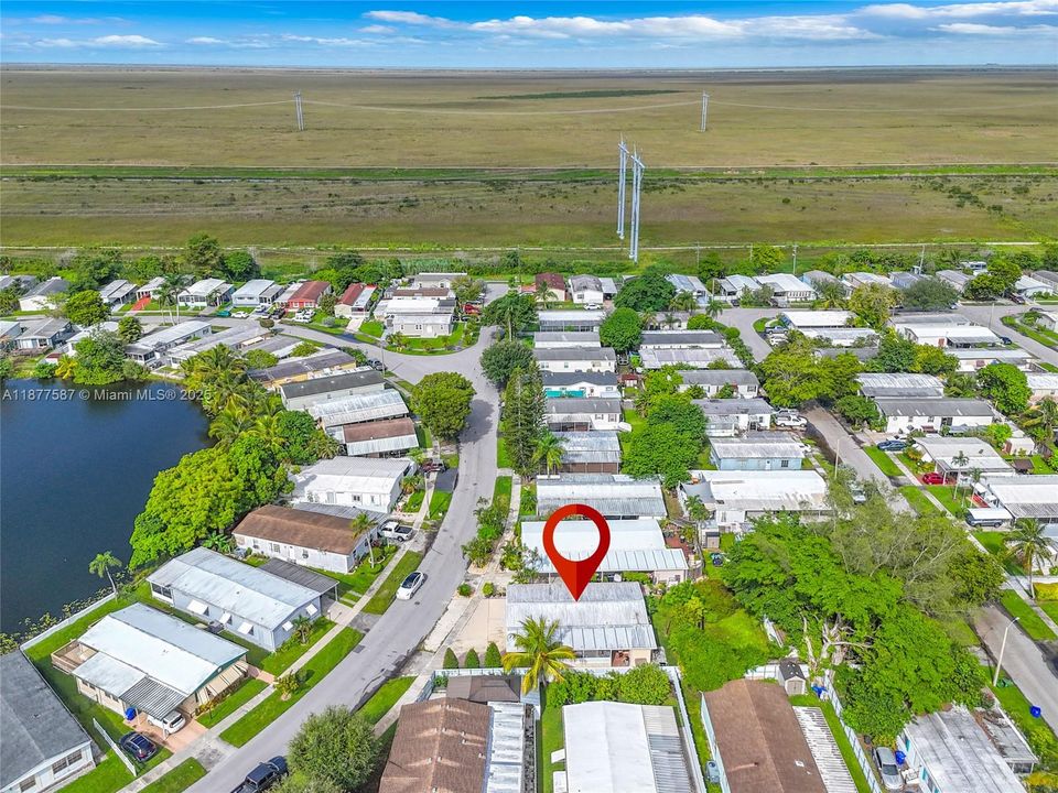 На продажу: $339,000 (4 спален, 2 ванн, 1352 Квадратных фут)