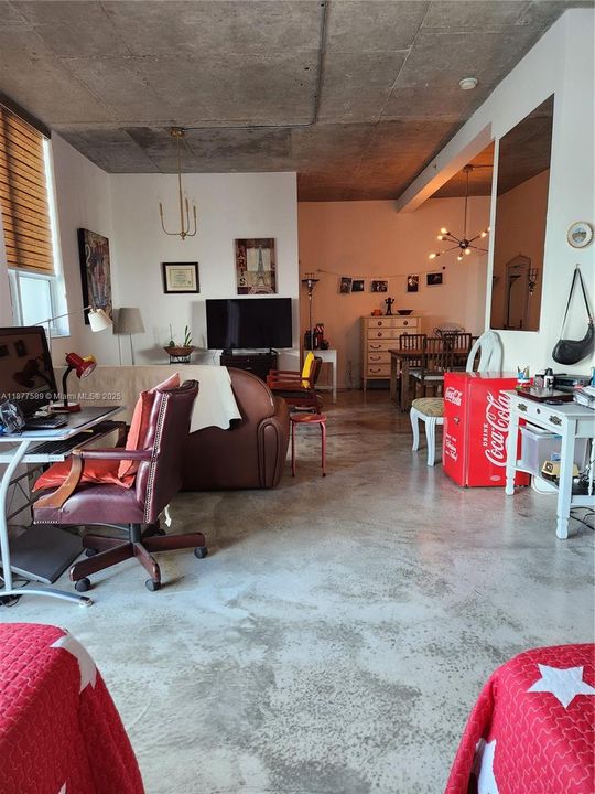 待售: $367,000 (1 贝兹, 1 浴室, 784 平方英尺)