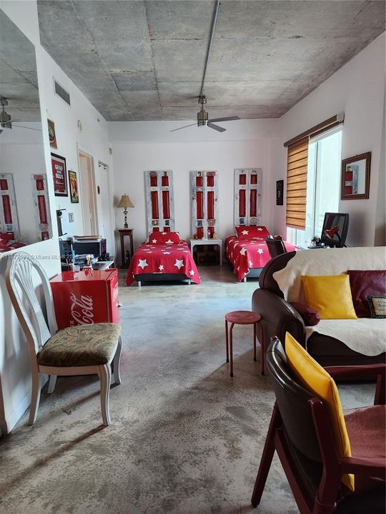 待售: $367,000 (1 贝兹, 1 浴室, 784 平方英尺)