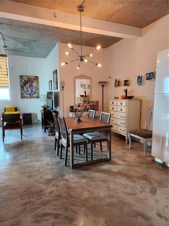 待售: $367,000 (1 贝兹, 1 浴室, 784 平方英尺)