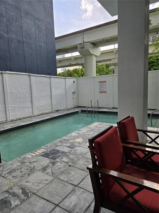 待售: $367,000 (1 贝兹, 1 浴室, 784 平方英尺)