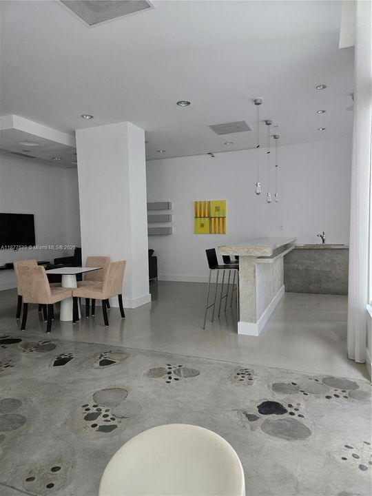 待售: $367,000 (1 贝兹, 1 浴室, 784 平方英尺)