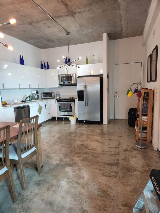 待售: $367,000 (1 贝兹, 1 浴室, 784 平方英尺)