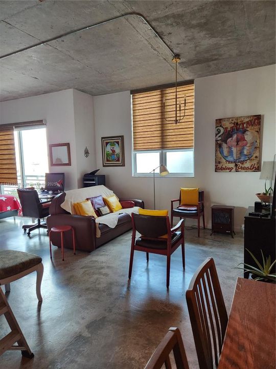 待售: $367,000 (1 贝兹, 1 浴室, 784 平方英尺)