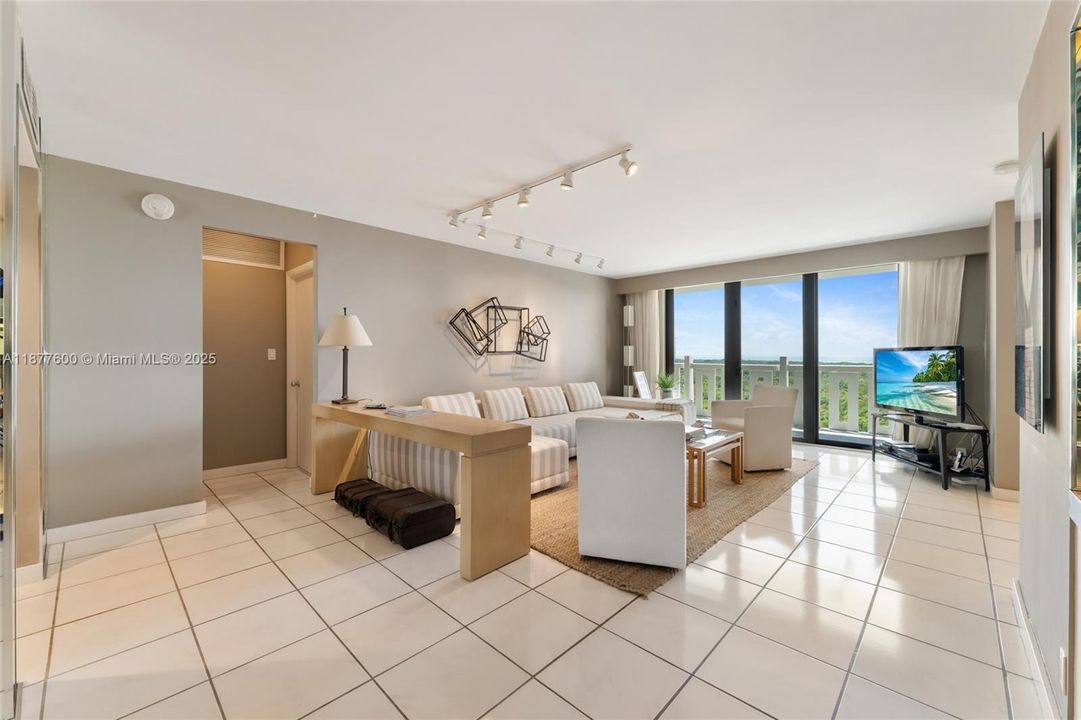 Activo con contrato: $6,500 (2 camas, 2 baños, 1409 Pies cuadrados)