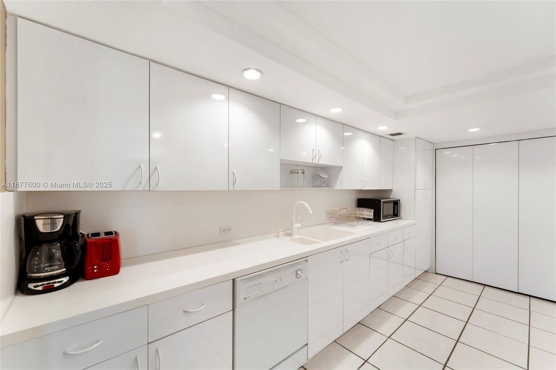 Activo con contrato: $6,500 (2 camas, 2 baños, 1409 Pies cuadrados)