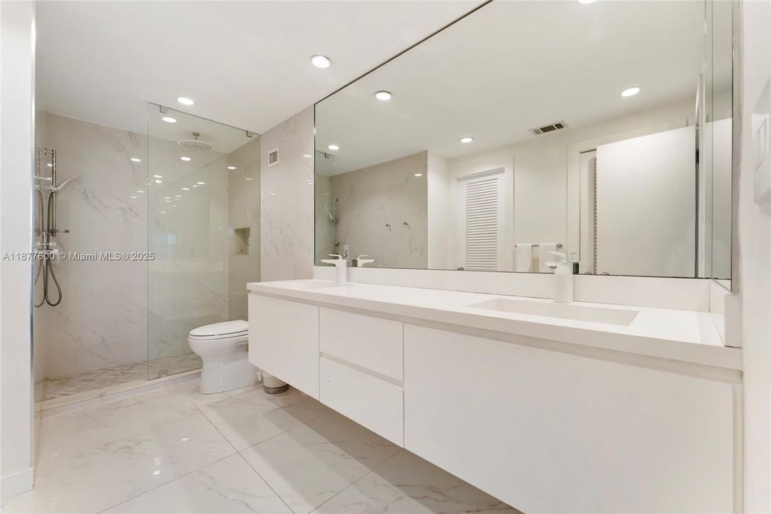 Activo con contrato: $6,500 (2 camas, 2 baños, 1409 Pies cuadrados)