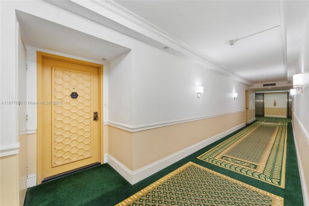 Activo con contrato: $6,500 (2 camas, 2 baños, 1409 Pies cuadrados)