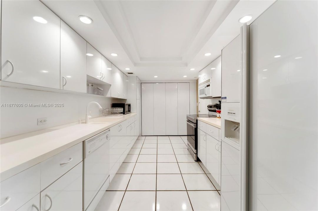 Activo con contrato: $6,500 (2 camas, 2 baños, 1409 Pies cuadrados)