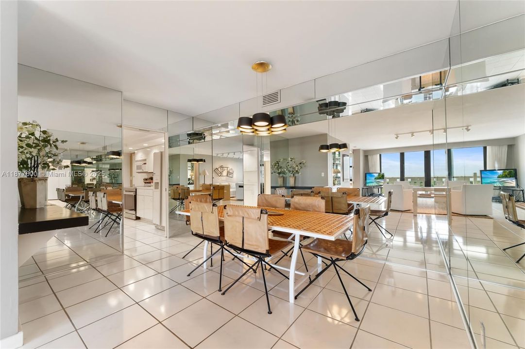 Activo con contrato: $6,500 (2 camas, 2 baños, 1409 Pies cuadrados)